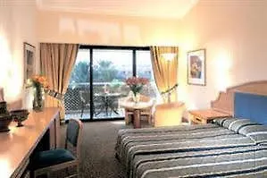 Hotel Amathus Beach 5*